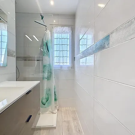 Spacious Cocoon In - With Sea View